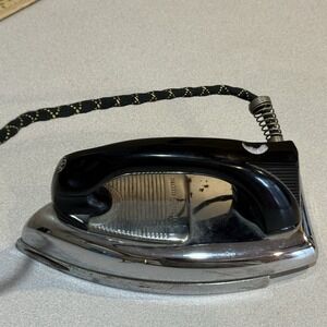GE ELECTRIC DRY IRON, CAT. NO. 129F32 WATTS 1000, Volts 115 Made In USA Vintage‎
